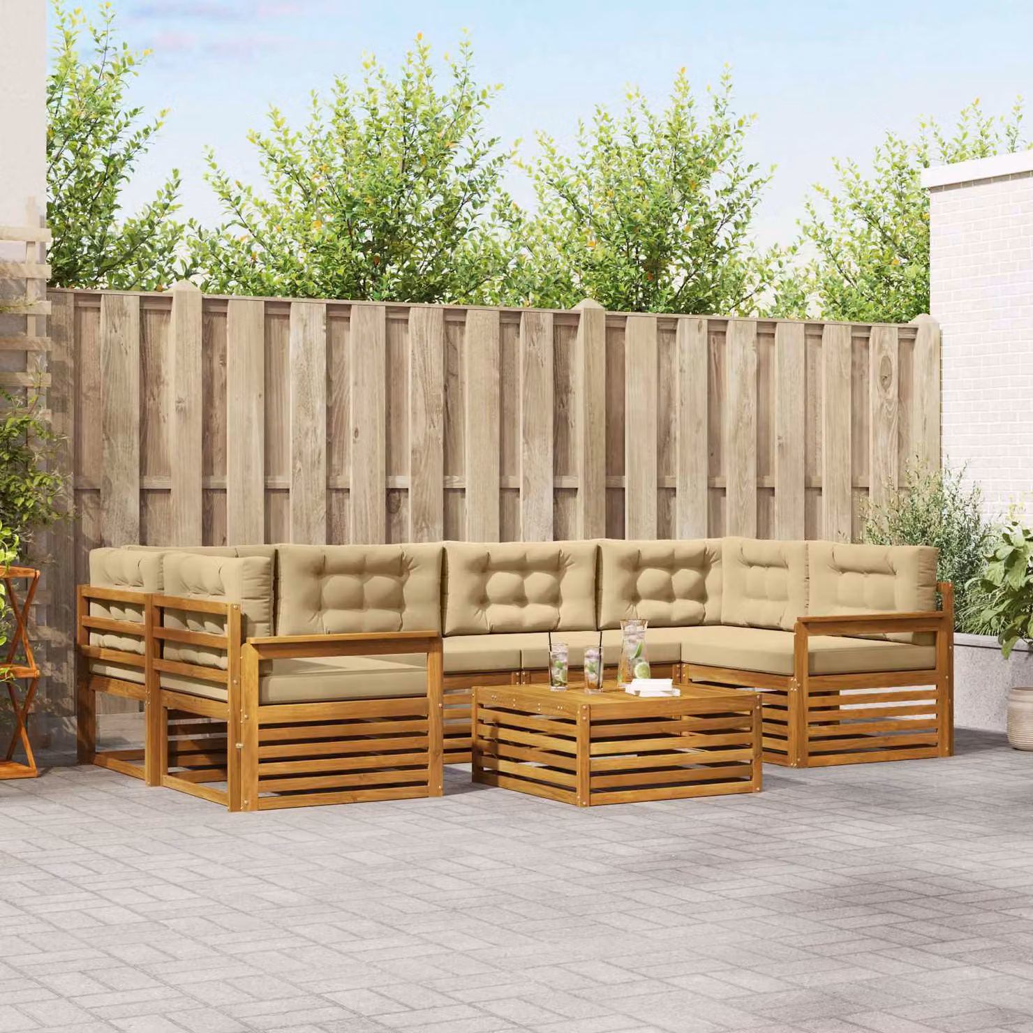 Set di divani da esterno vidaXL 7 pz a forma di U in legno di acacia con cuscini beige e sabbia e tavolino da caffè