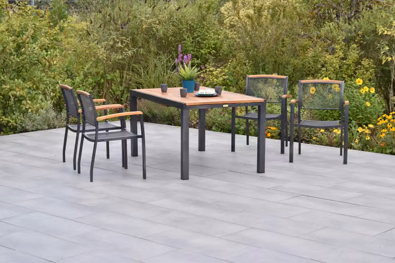Set di mobili da giardino Merxx Tilos, 5 pezzi, 4 poltrone impilabili, tavolo allungabile 150 (200) x 90 cm – Alluminio/Acacia