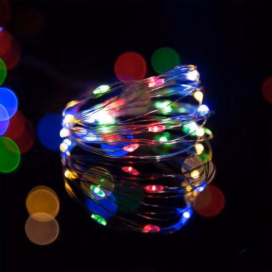 Catena luminosa Ibenzoa® da 10 metri con micro-LED colorati, alimentata a batteria (3 batterie AA), filo di rame argentato – flessibile per interni ed esterni, decorazione festiva