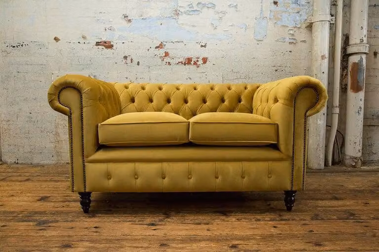 Cheserfield Samt Sofa 2 Sitzer Designer Couchen Couch Textil Stoff Polster Gelb