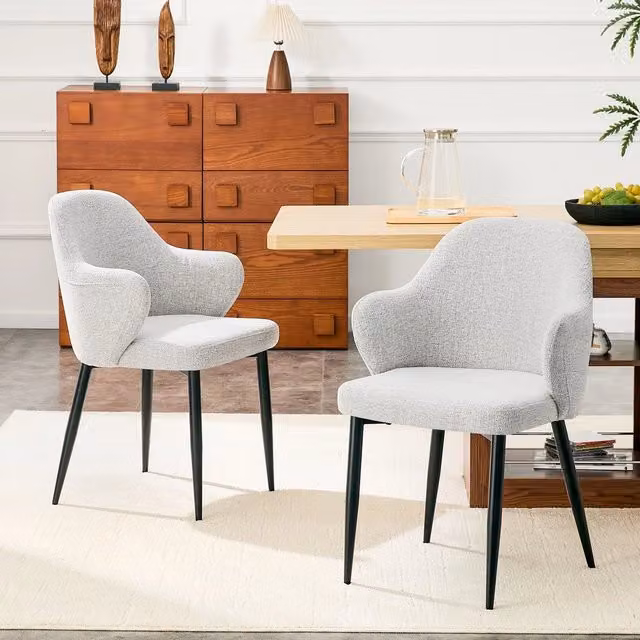 Set di 2 Sedie da Pranzo Minimal con Schienale Avvolgente in Tessuto Grigio Chiaro e Gambe in Metallo Nero