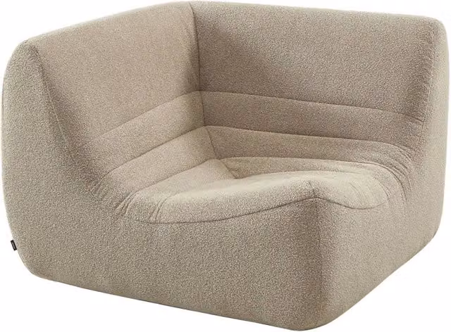 Poltrona angolare in bouclé testurizzato sottovuota e compressa, beige