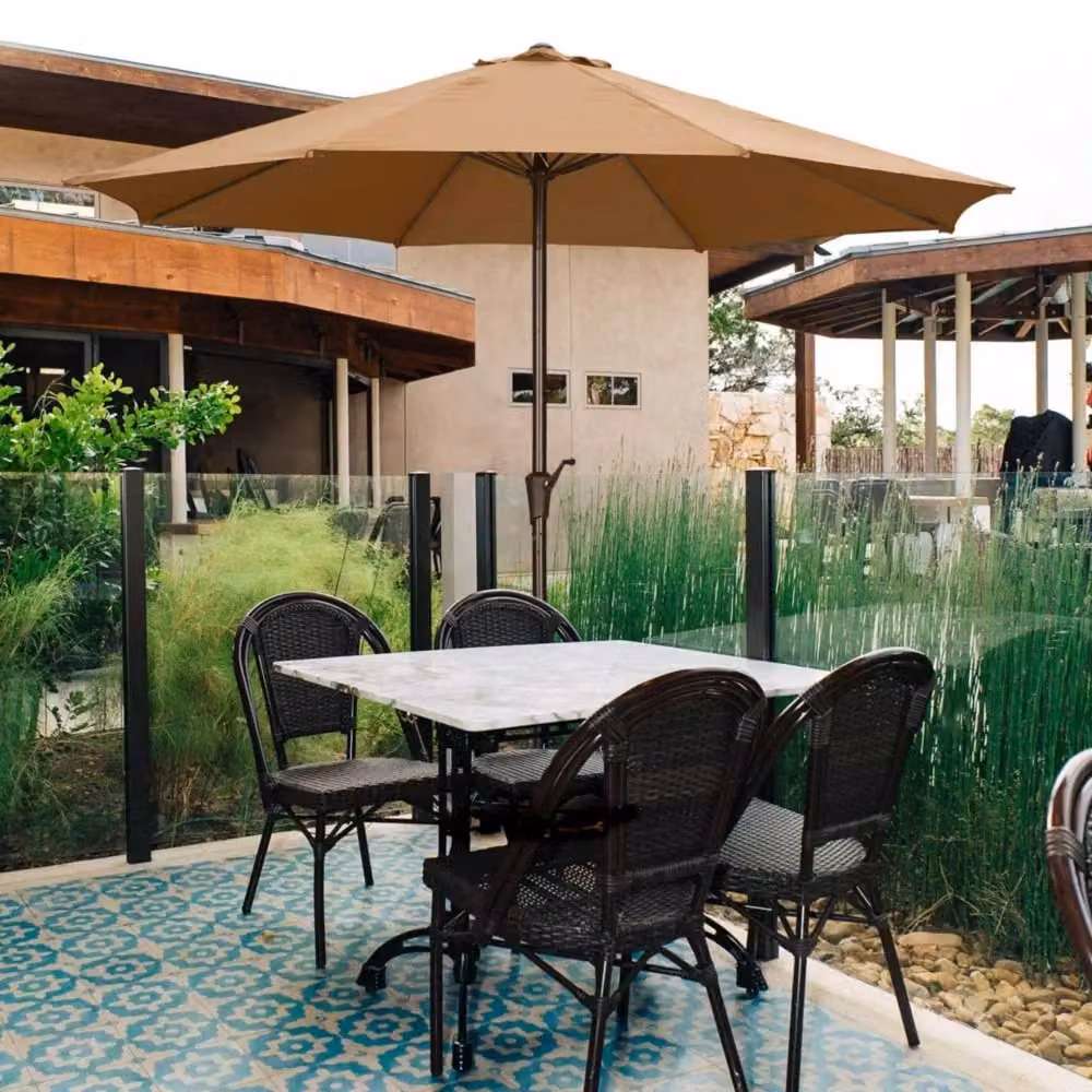 Ombrellone Rotondo da Giardino Trade Shop Traesio con Palo Centrale e Chiusura a Carrucola Antivento in Poliestere e Acciaio - Bianco o Beige – 2