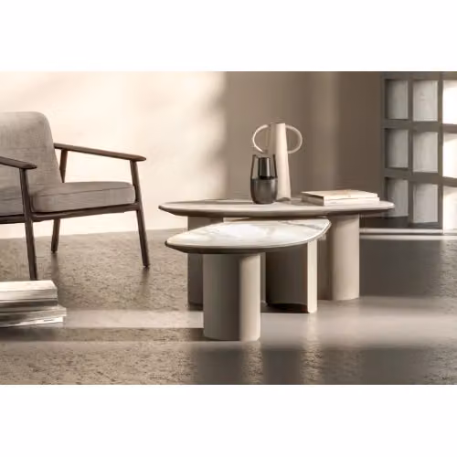 Tavolino sagomato con base in metallo Devina Nais Stone