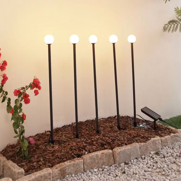 Lampada LED solare Lindby Freydis, set da 5 pezzi, nera, 2.000 K Freydis, Nero, Alluminio, Moderno