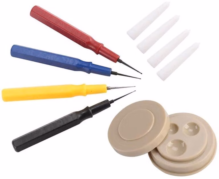Kit di riparazione orologi, 5 pezzi: contagocce per olio, stantuffi per olio, materiale: plastica. Adatto a tutti i tipi di orologi. Dimensioni confezione: 13 x 13 x 2,1 cm. Attrezzo per orologi