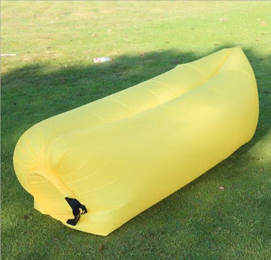 Lettino gonfiabile – Comodità portatile, materasso gonfiabile e pouf – Ideale per campeggio, festival, spiaggia, giardino e concerti – Materasso gonfiabile leggero con borsa per il trasporto – giallo