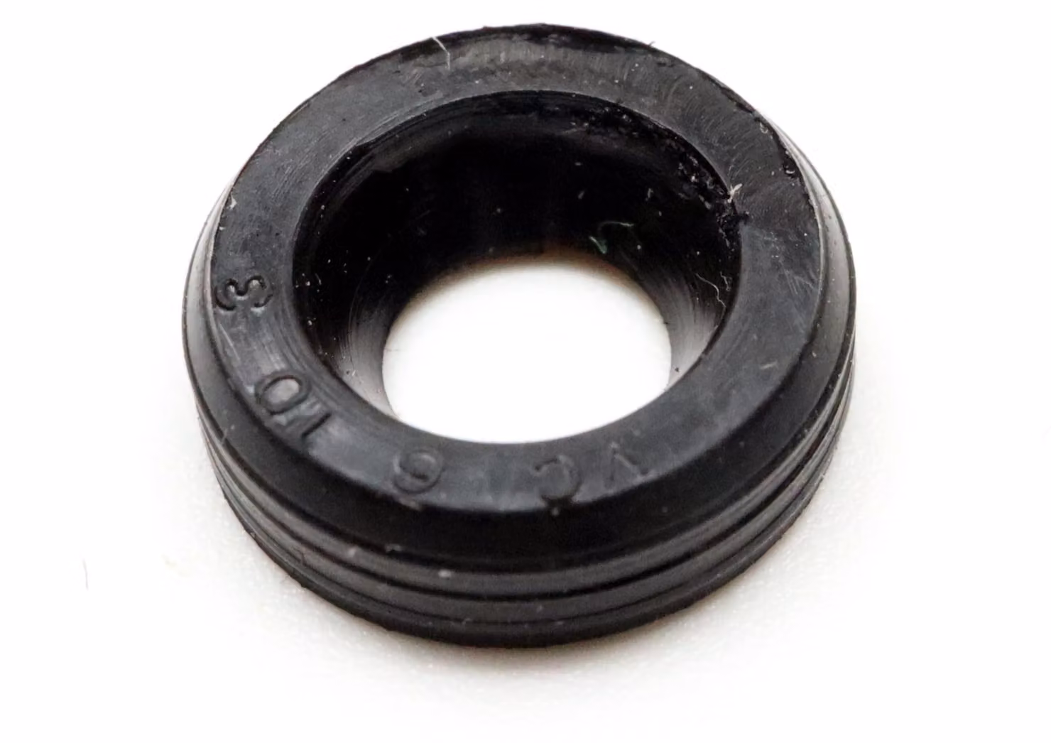 Guarnizione radiale per albero, dimensioni 6x11x4 mm, materiale NBR70, conforme alla norma DIN 3760