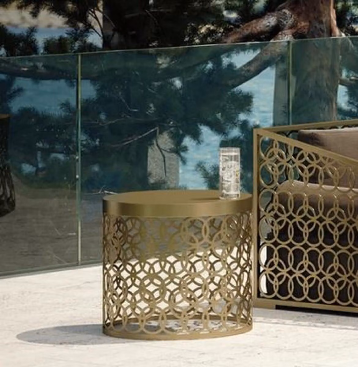 Casa Padrino tavolo da giardino oro Ø 60 x h. 50 cm - tavolo rotondo in alluminio fatto a mano - tavolo da giardino - tavolo da patio - mobili per hotel - qualità