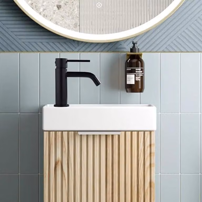 Miscelatore per lavabo – Modello alto – Acciaio inossidabile 304 – Miscelatore monocomando – Cartuccia in Vetroceramica – Montaggio a incasso – Distanza tra i fori: 20,3 cm – Colore: nero