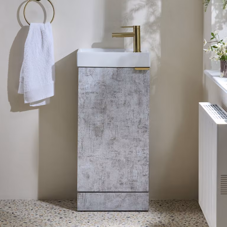 Mobile Bagno a Terra Grigio Cemento da 400mm con Lavabo e Maniglia con Impugnatura a Dito Oro Satinato - Cluo