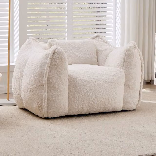 Divano a sacco gigante Minimal beige in finta pelliccia con cuscino