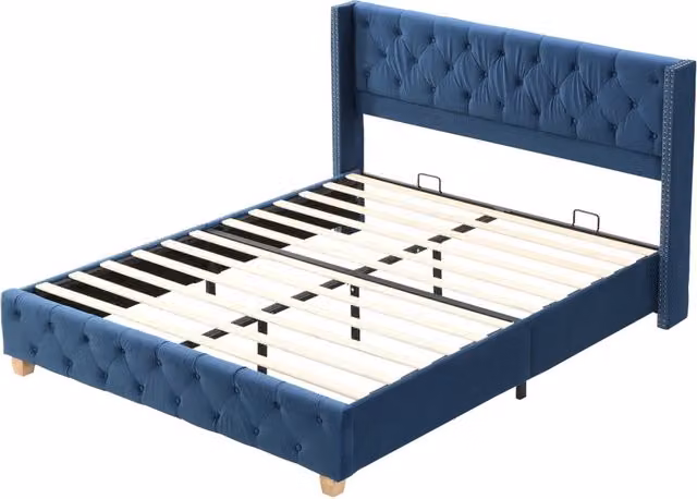 Letto imbottito 160x200 cm con rete a doghe, testiera con bottoni e borchie, gambe in legno, velluto blu