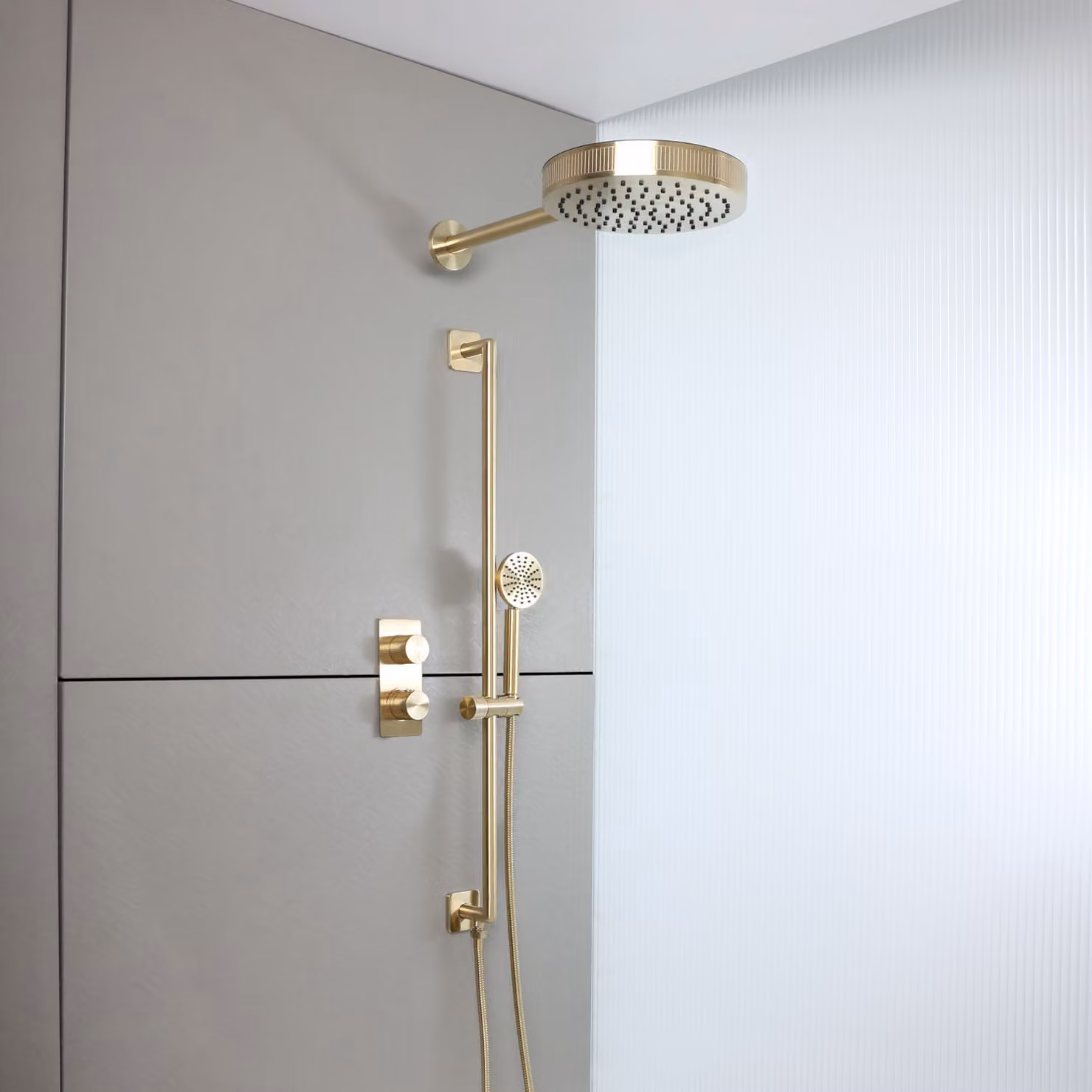 Sistema Doccia HudsonReed con Miscelatore Termostatico, Soffione Rain, Asta Saliscendi e Doccetta in Ottone Oro Satinato