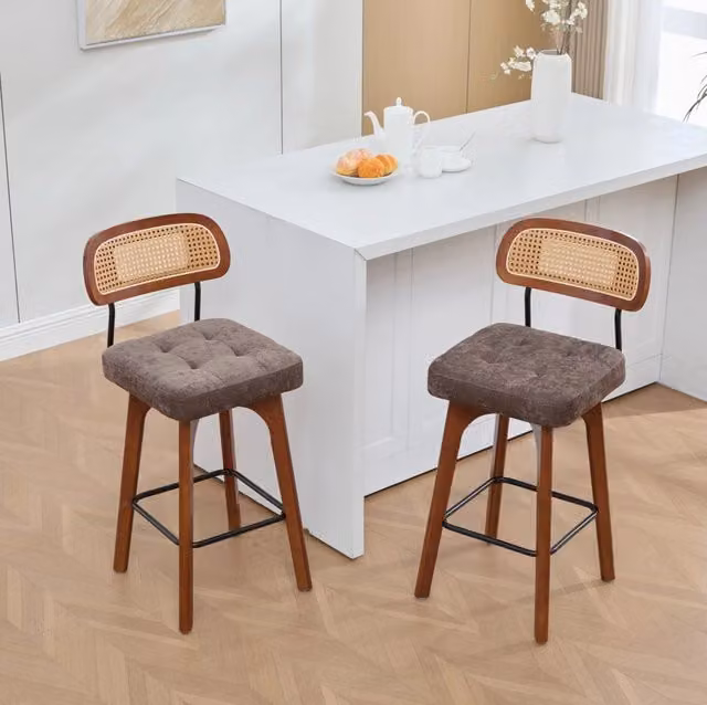Set di 2 Sgabelli Bar Girevoli a 360°, con Schienale in Rattan e Seduta Imbottita in Chenille, Altezza 67,5 cm, Nero e Marrone