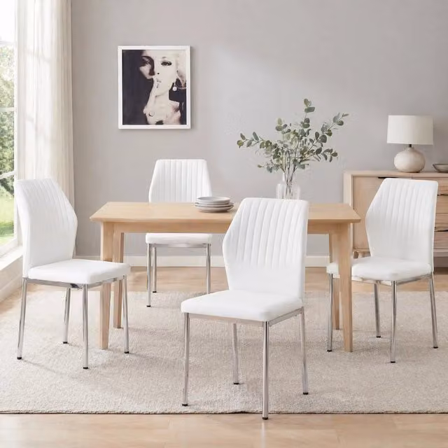 Set 4 sedie da pranzo ULEVR con schienale in similpelle PU bianca, gambe in metallo argentato e imbottitura