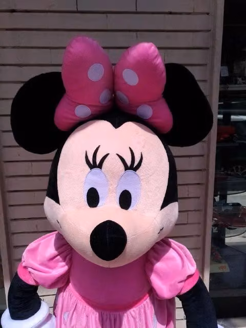 Disney Peluche Minnie Gigante con Base Rosa L: 80 cm, H: 160 cm
