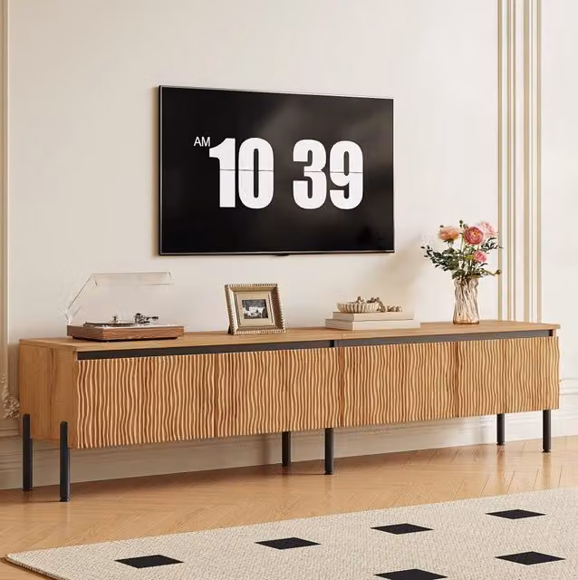Mobile TV moderno MODFU con 4 ante a rilievo ondulato in MDF e metallo, colori beige e marrone, L: 180 cm, P: 35 cm, H: 43 cm
