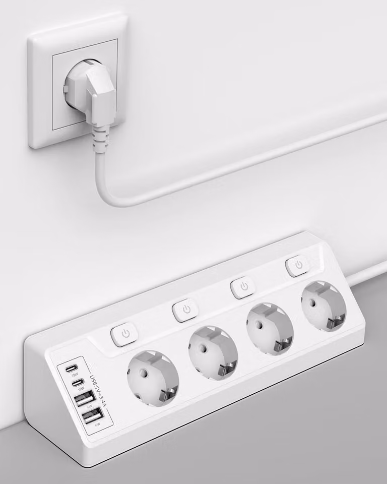 Ciabatta angolare con 4 prese e 4 porte USB, cavo da 2 metri, 3680W