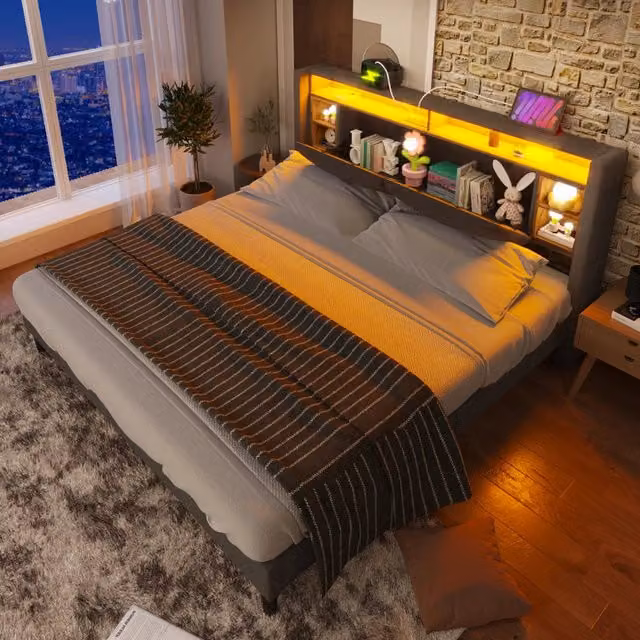 Letto matrimoniale 140 × 200 cm con testiera contenitore, prese USB e LED multicolore, senza materasso, grigio