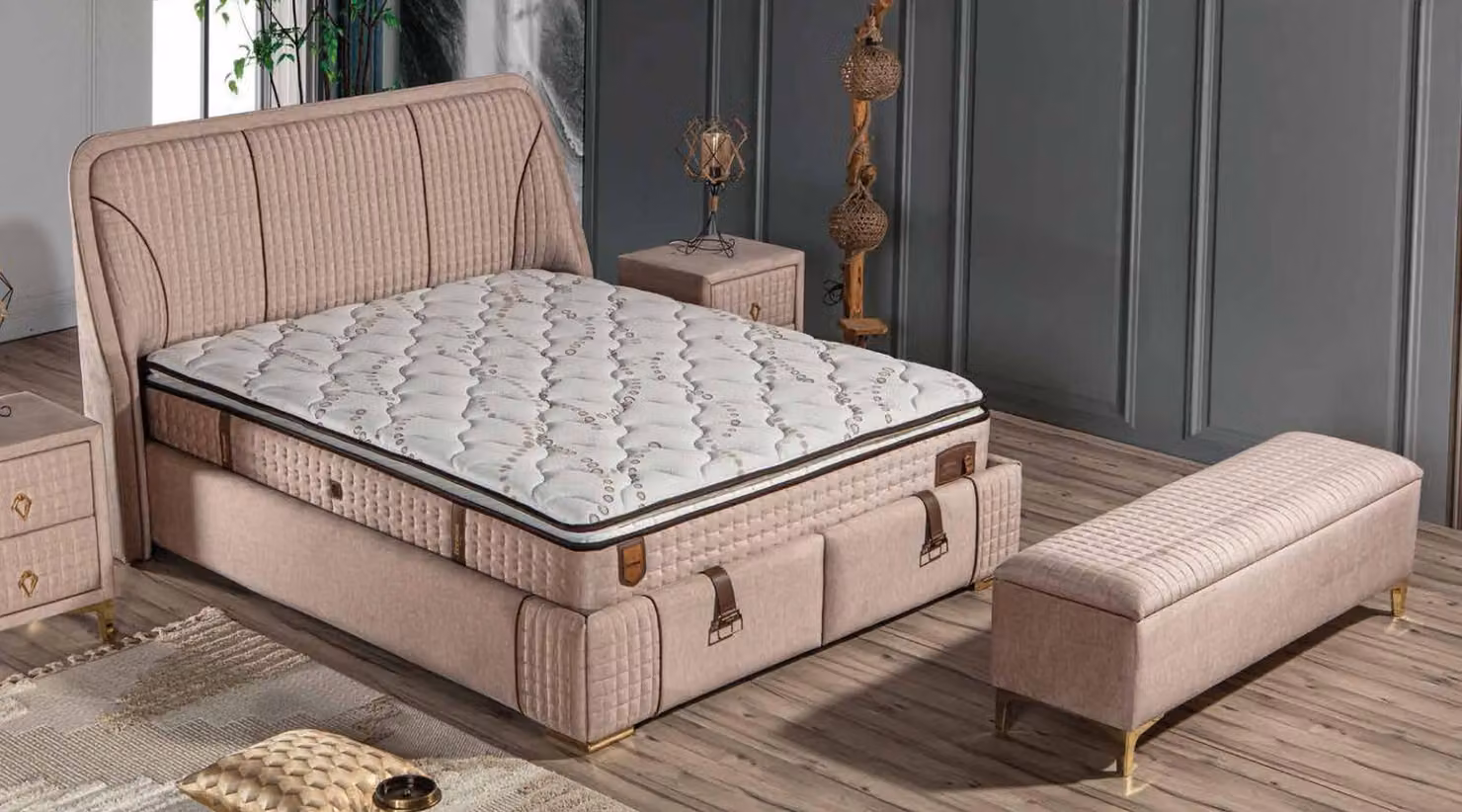 Elegantes Bett mit Matratze in Beige aus Textil und Edelstahl