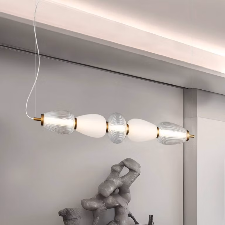 Viokef Lampada LED a sospensione Shiny, lunghezza 83 cm, trasparente/bianco, vetro Shiny, Chiaro / Trasparente, Soggiorno / Sala da pranzo, Moderno