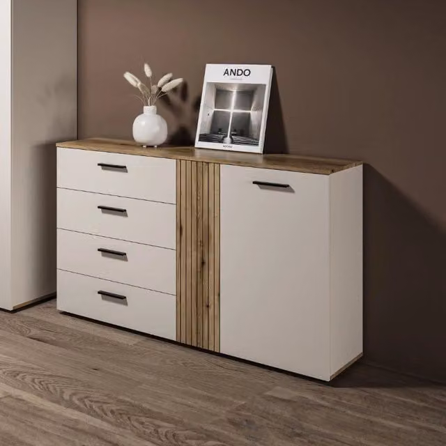 Credenza Frezo02 con 4 cassetti e 2 ante con dettaglio a listelli verticali colore cashmere e rovere evoque