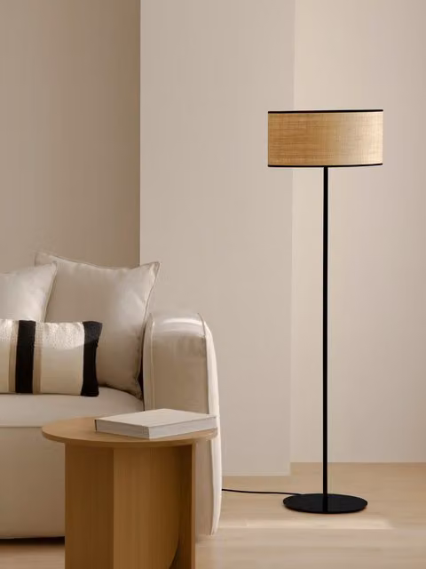 Lombok lampada da terra in rafia e metallo nera e beige Kenay Home H: 151 cm, L: 40 cm, P: 40 cm – 1