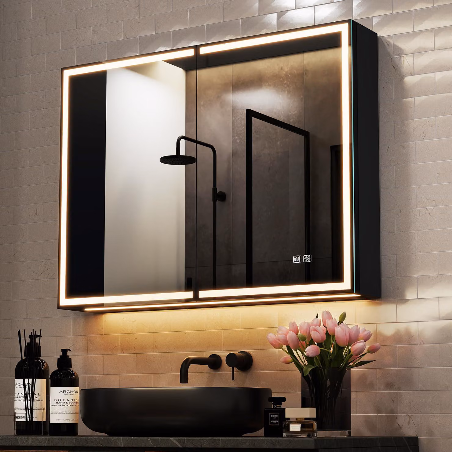 Specchio da bagno con illuminazione a LED, dimensioni 60x80 cm, finitura nera opaca, con funzione di regolazione dell'intensità luminosa, grado di protezione IP44