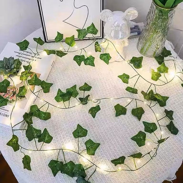 Catena luminosa a forma di edera artificiale, confezione da 4, 80 LED, alimentata a batteria