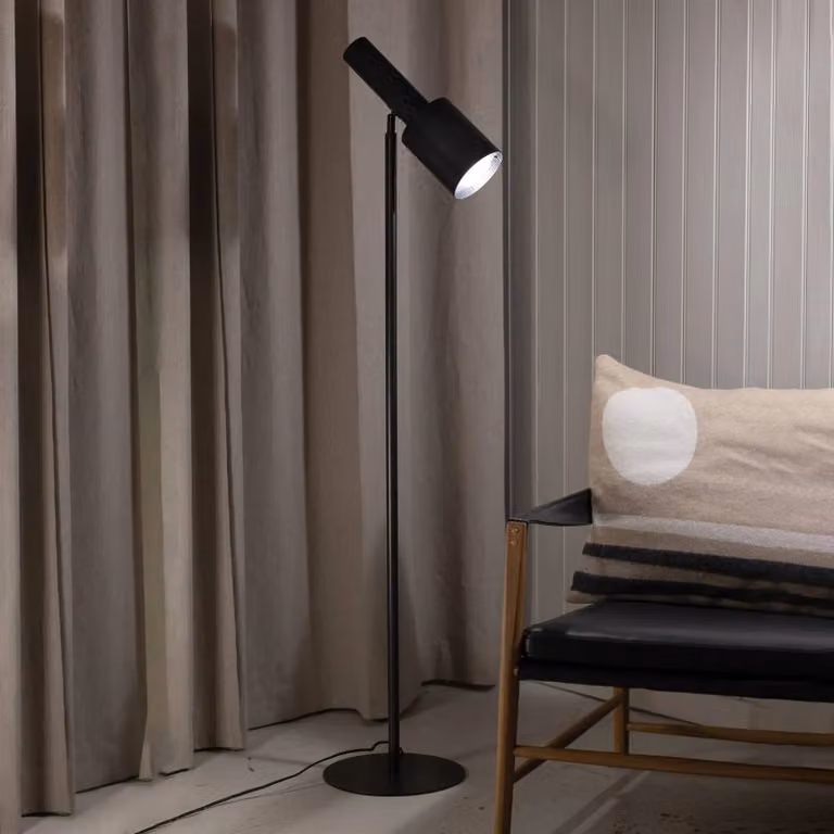 Markslöjd Lampada da terra Ozzy, Nero, Soggiorno / Sala da pranzo, Metallo, Moderno, Lampada da terra