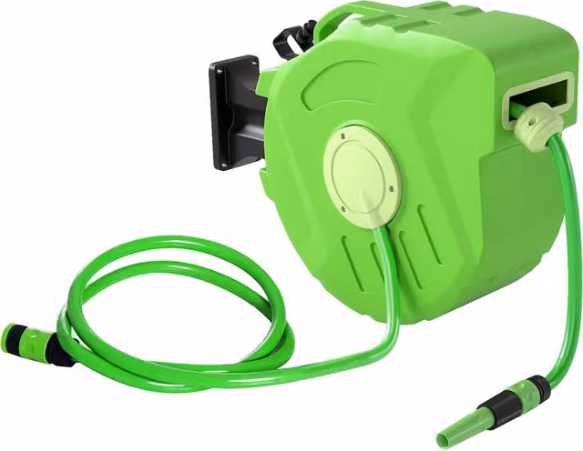 Rullo avvolgitubo da parete Outsunny con riavvolgimento automatico, 15 m, verde