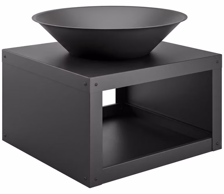 Moonbite, braciere da esterno con piano di appoggio in legno, diametro 59 cm. Struttura in metallo con rivestimento a polvere, altezza 49,5 cm. Include un gancio per spostare la legna, lungo 46 cm. Adatto per legna e carbone. Colore: nero