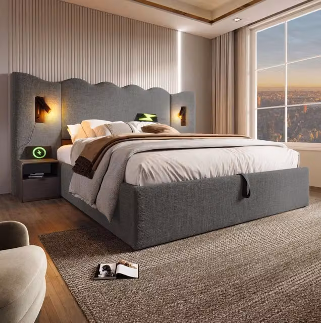 Letto matrimoniale imbottito 180x200 cm con lampada da lettura e ricarica USB Type-C, struttura con contenitore in lino grigio e rete in legno massello e metallo