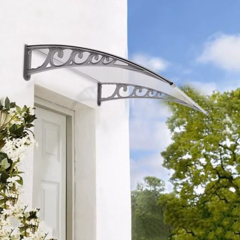 Tettoia in alluminio per la porta d'ingresso, con pannelli curvi trasparenti