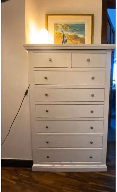 Cassettiera con 8 cassetti arte povera in legno massello e mdf con rifinitura in bianco 87x40x125 H