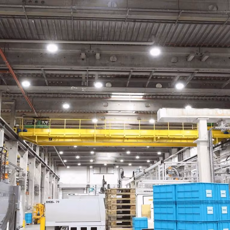 DOTLUX Faretto LED a campata alta LIGHTSHOWERevo-satin 110W 5000K copertura smerigliata dimmerabile DALI Germany