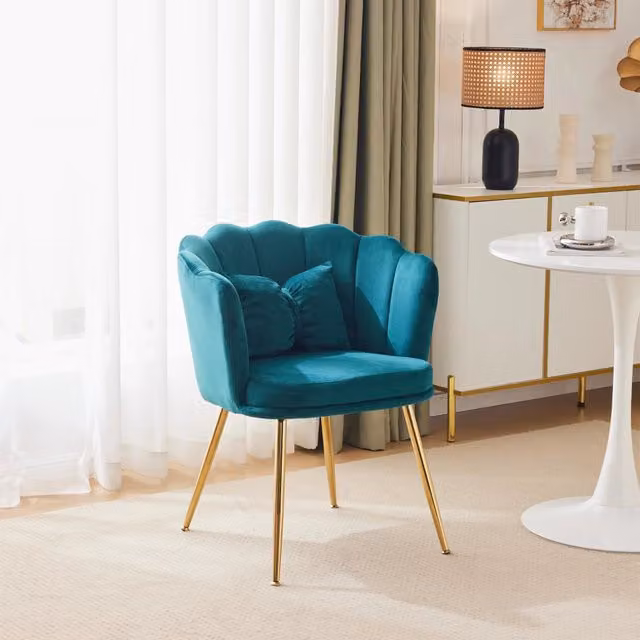 Fauteuil in velluto con schienale a petalo e cuscino farfalla per salotto, gambe metalliche dorate verde
