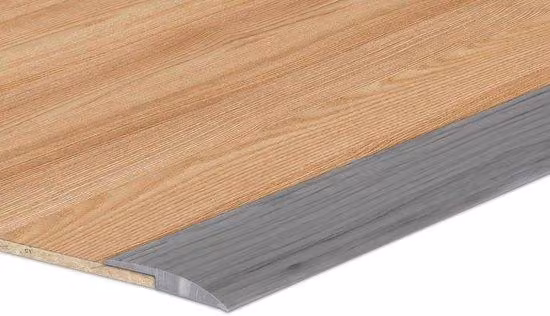 Allecto Plus - Strisce di transizione per pavimenti in PVC - Bordi per tappeti - Strisce per soglie - Strisce per porte in laminato - Strisce per pavimenti - Grigio effetto legno - 2 metri.