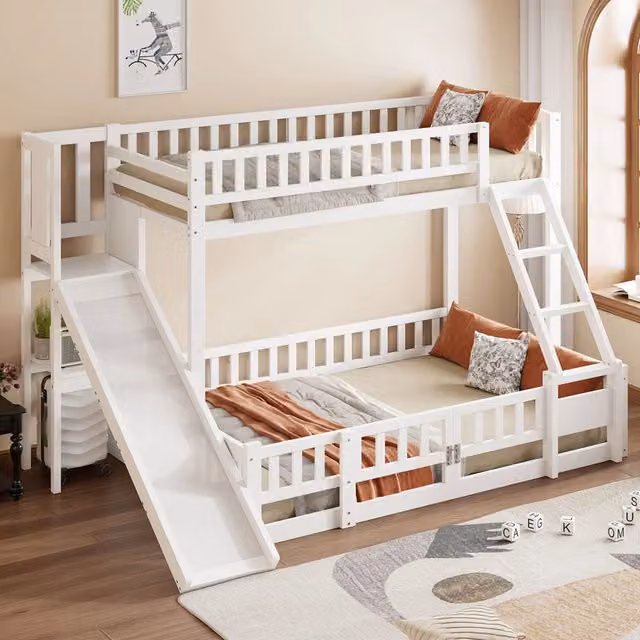 Letto a castello MIVRAY per bambini in legno e MDF bianco con scivolo, scala, ripiani e barriera, L/P/H: 200 x 140 x 174,5 cm