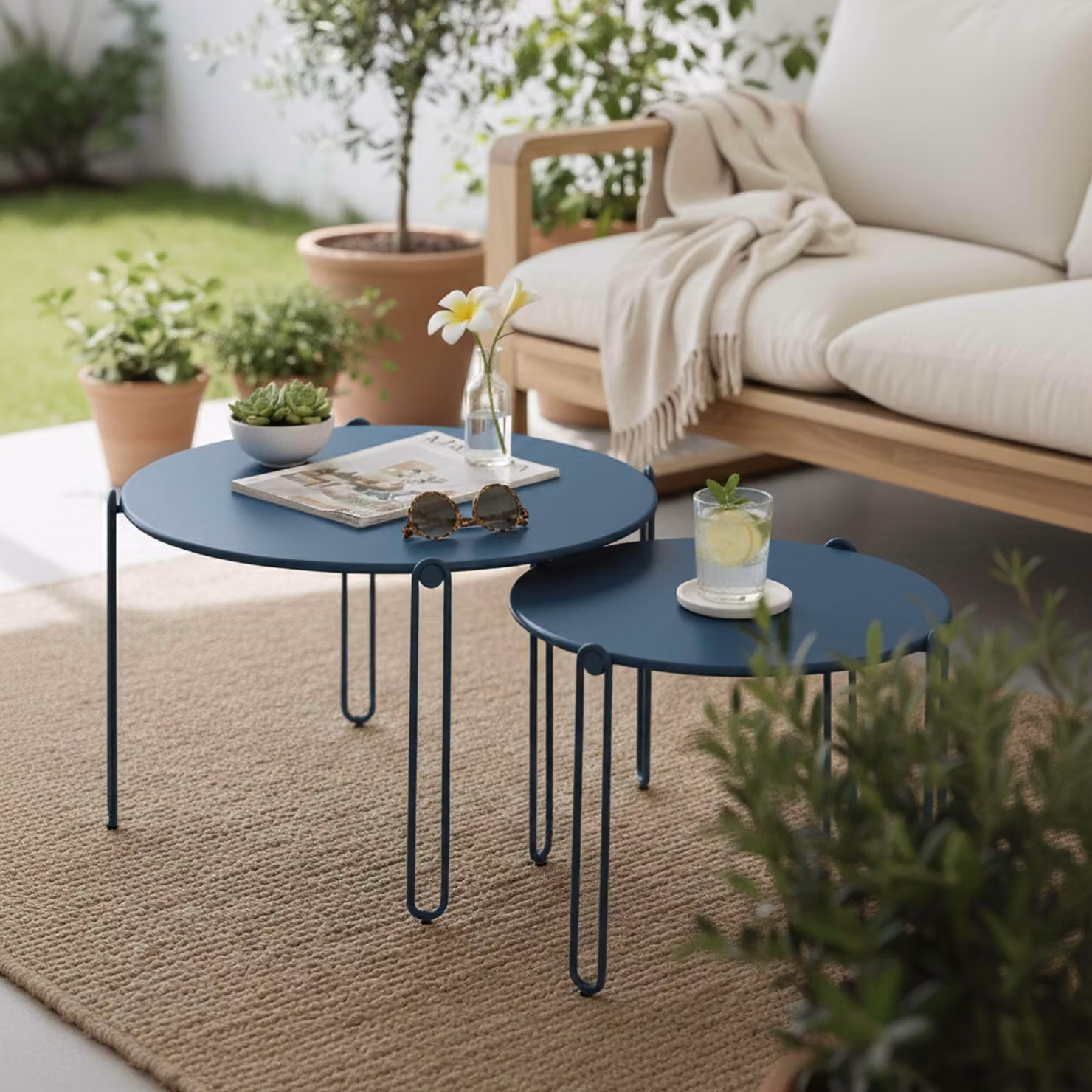 Set di 2 tavolini da caffè da giardino impilabili blu Pacifico - Oviala Oros