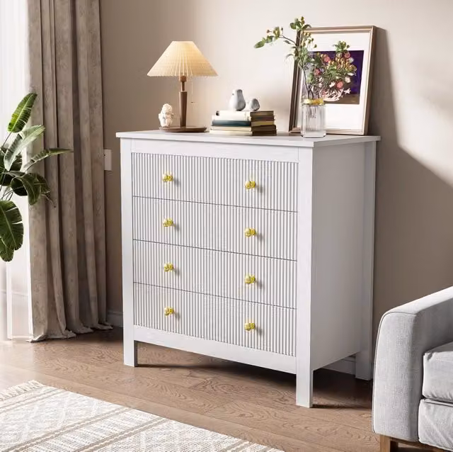Cassettiera 79x80.5x39.5 cm con 5 cassetti; maniglie dorate; truciolare bianco