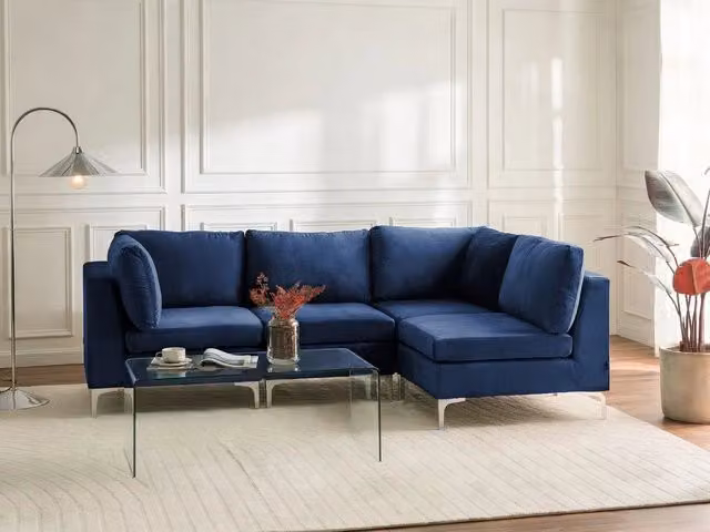 Divano ad angolo componibile versione sinistra a 4 posti in velluto blu marino con gambe in metallo argento stile glamour