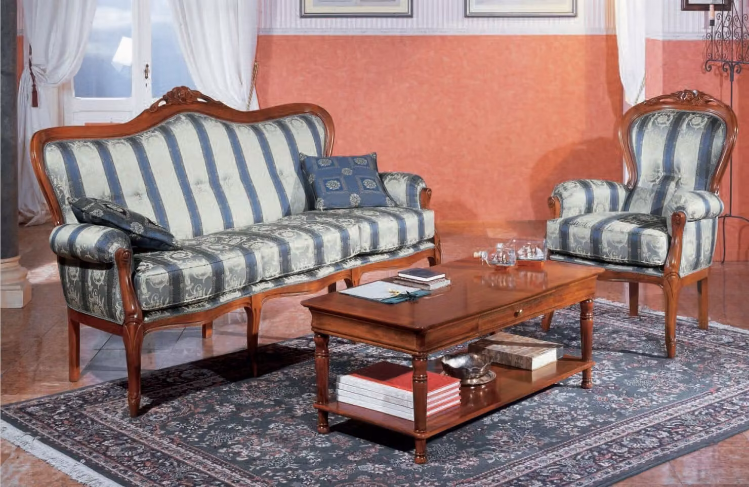 Klassische Sofagarnitur Couch 3+1 Sitzer Sofa Couchen Italienische Möbel Textil