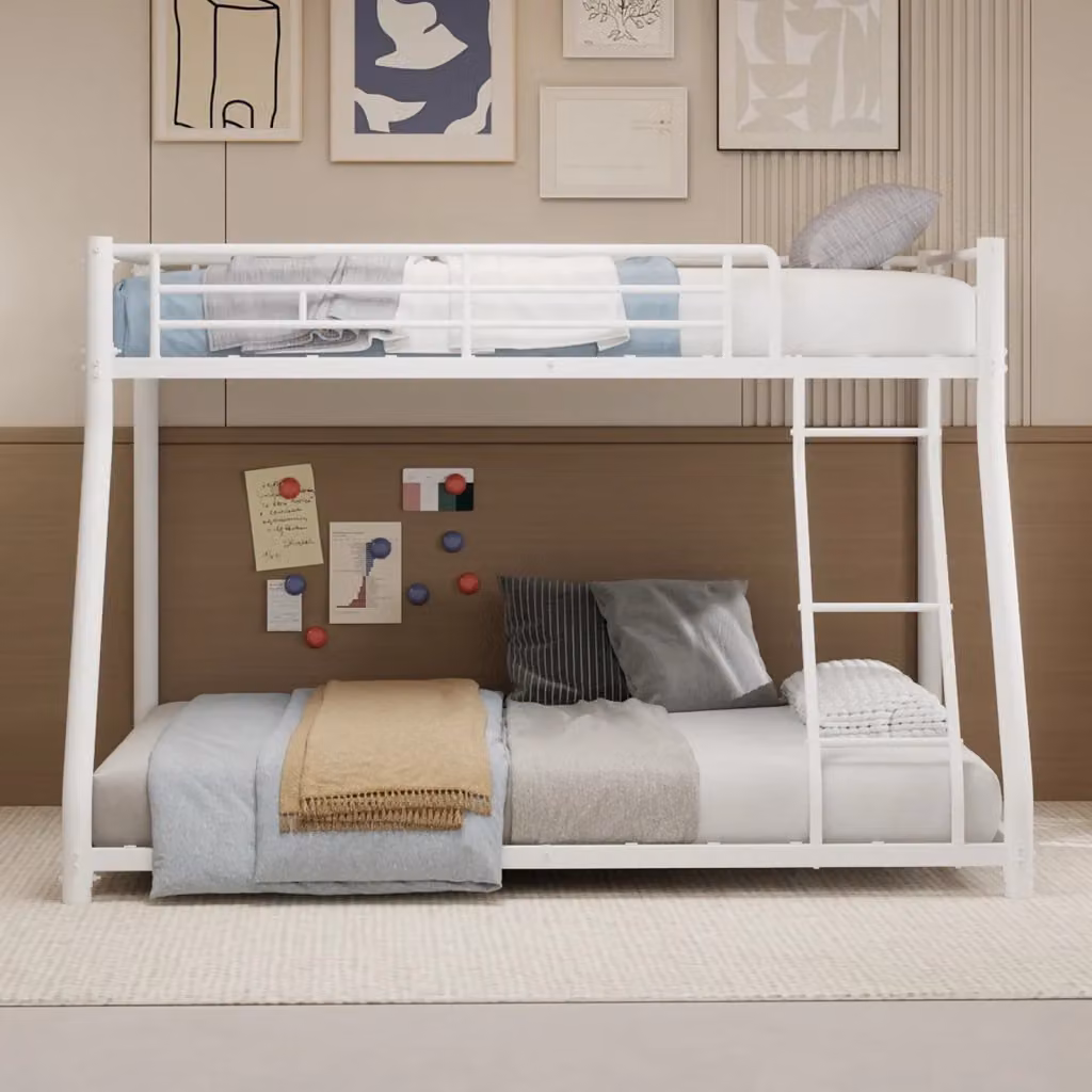 Letto a castello moderno per bambini in metallo bianco con scala e barriera di sicurezza, L/P/H: 140 x 190 x 197 cm – 2
