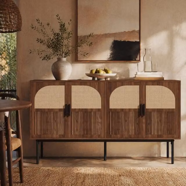 Credenza 140 x 40 x 80 cm a 4 ante in MDF naturale con dettagli in rattan