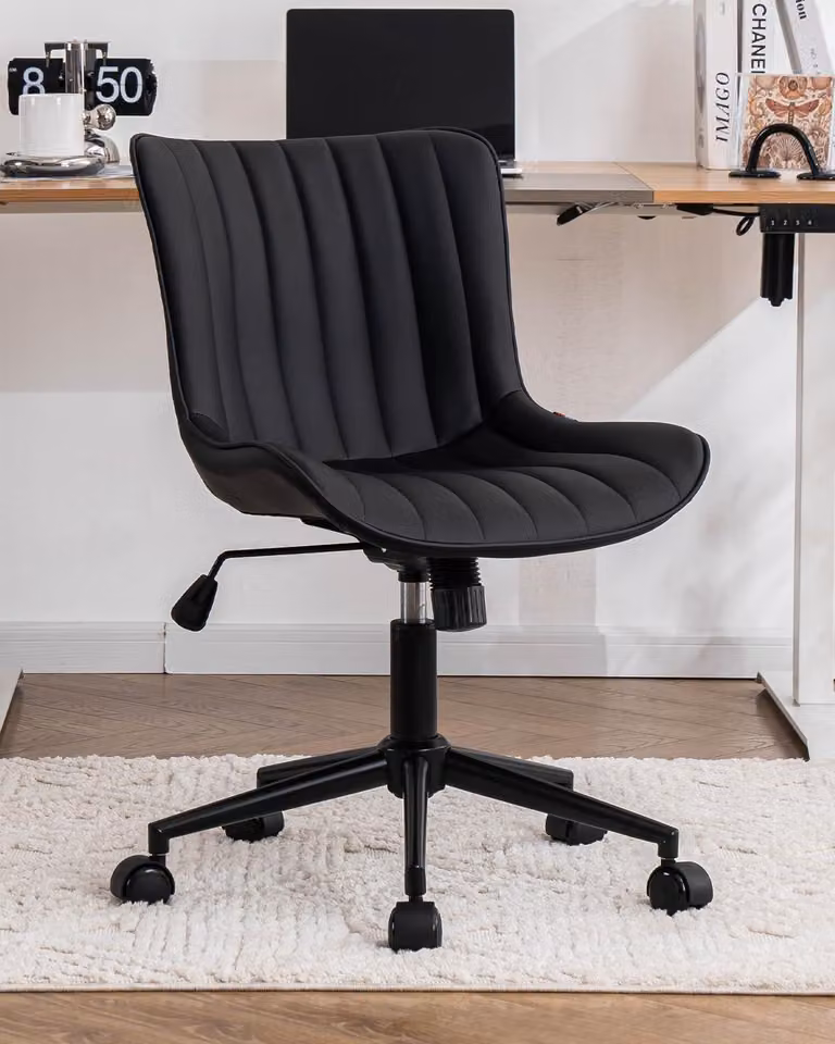 Sedia da ufficio ergonomica, rivestita in ecopelle, regolabile in altezza e con funzione di inclinazione