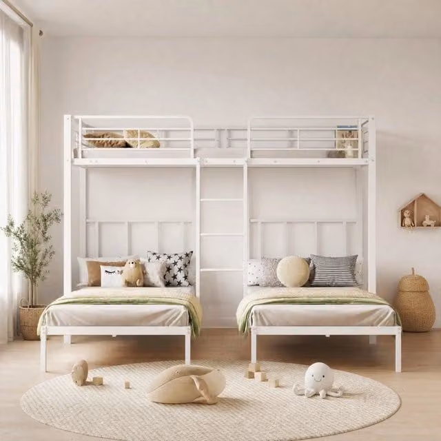 Letto a castello Mivray in metallo bianco con scala, tavolo, ripiano e sponde di sicurezza, dimensioni L/P/H: 90 x 200 x 170 cm