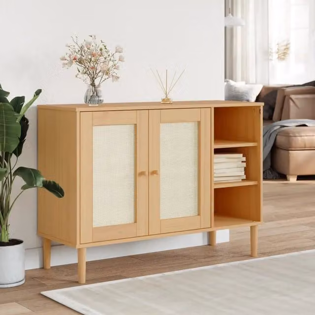 Credenza Buffet Senja Design Mania in Legno Massello di Pino con Dettagli in Rattan, Colore Marrone e Beige, L 112 x P 40 x H 80 cm – 1