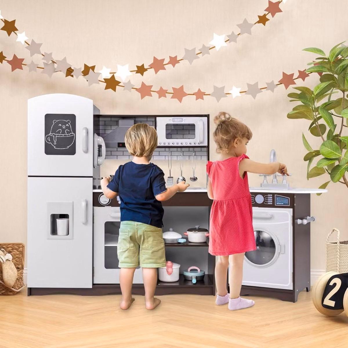 Set cucina giocattolo Costway con luci, suoni e accessori, marrone e bianco, per bambini dai 3 anni in su